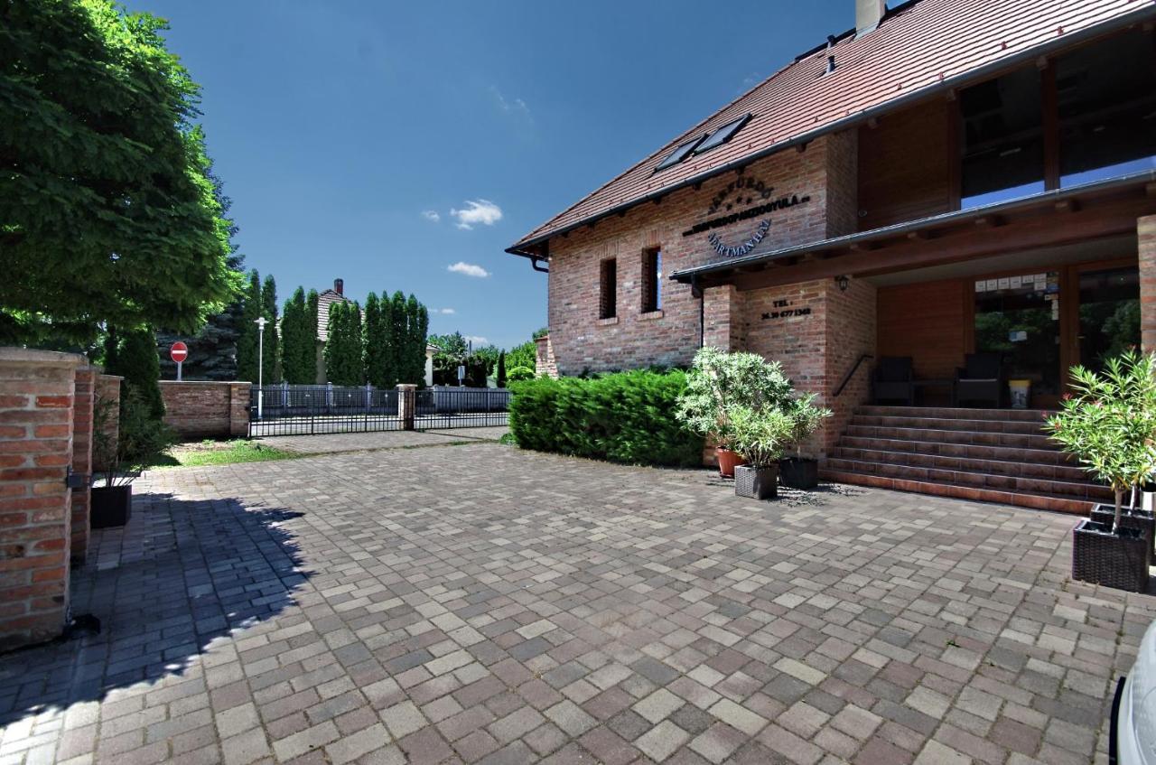 Varfuerdo Panzio Gyula Exteriör bild