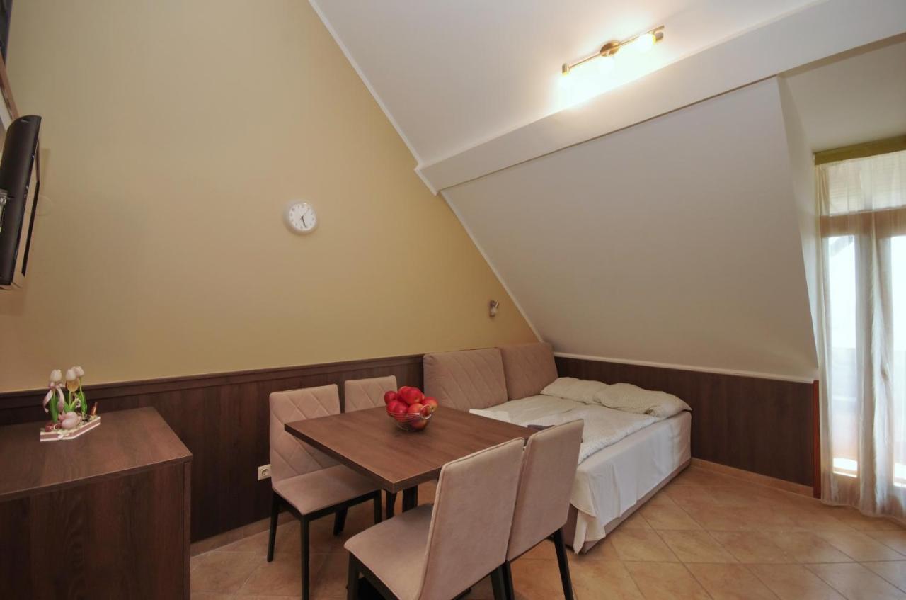 Varfuerdo Panzio Gyula Exteriör bild